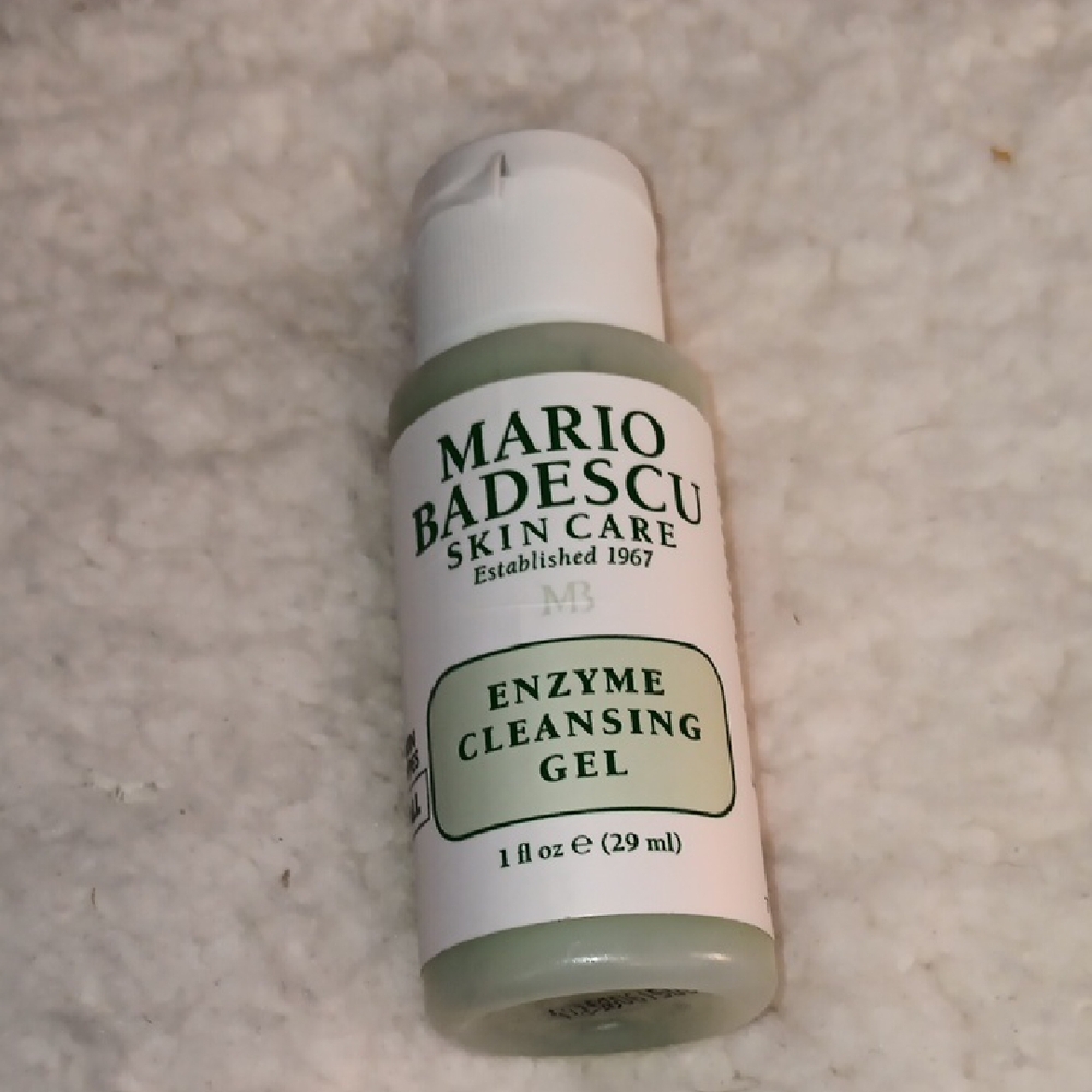 Mario Badescu Enzyme Cleansing Gel - White